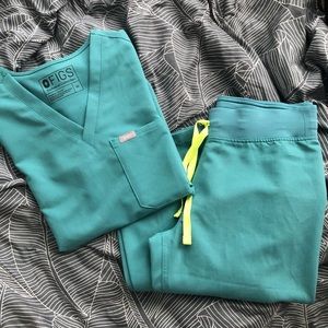 FIGS scrub set. LIMITED edition in Marine.